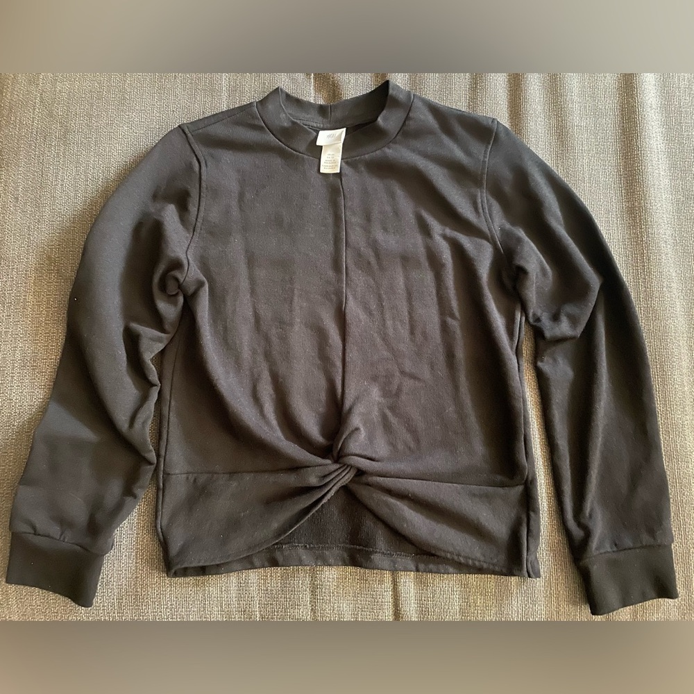 H&M Size XS Black Cropped Sweater